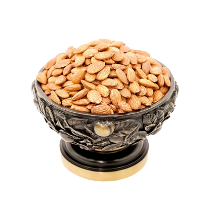 تصویر  بادام خام خارجی